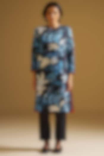 Black Silk Linen Floral Printed Kurta Set by Sitaraa at Pernia's Pop Up Shop