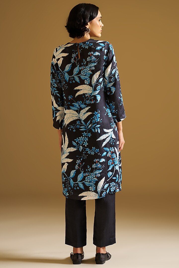 Black Silk Linen Floral Printed Kurta Set by Sitaraa at Pernia's Pop Up Shop