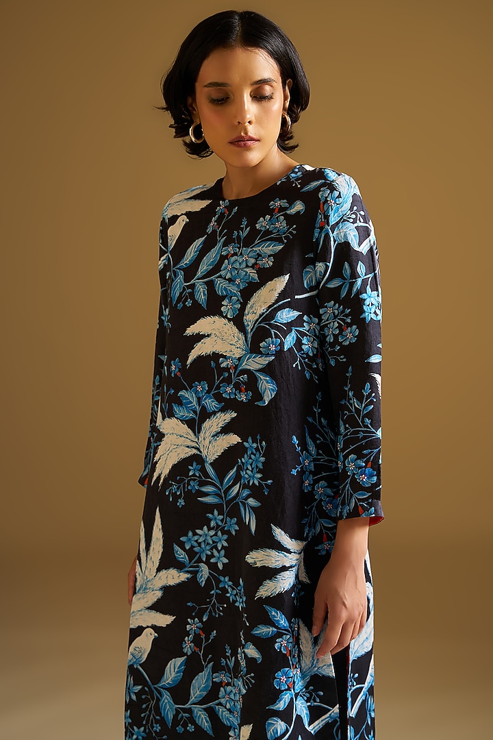 Black Silk Linen Floral Printed Kurta Set by Sitaraa at Pernia's Pop Up Shop