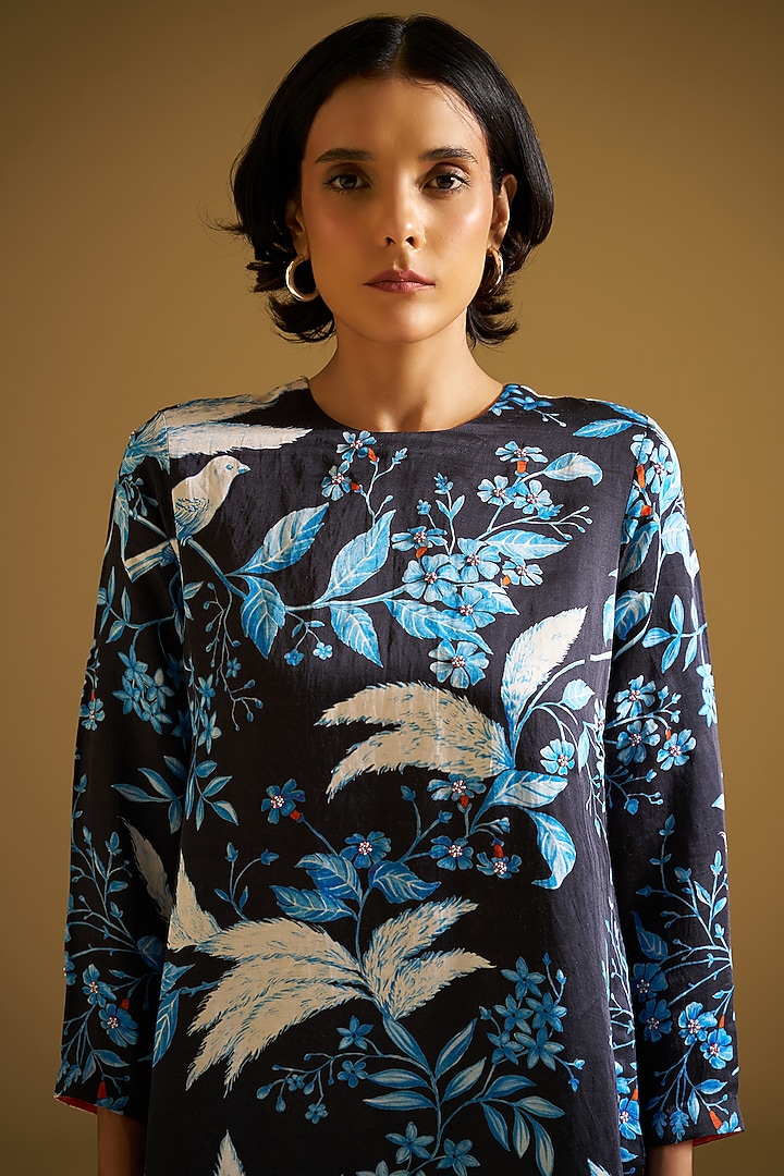 Black Silk Linen Floral Printed Kurta Set by Sitaraa at Pernia's Pop Up Shop