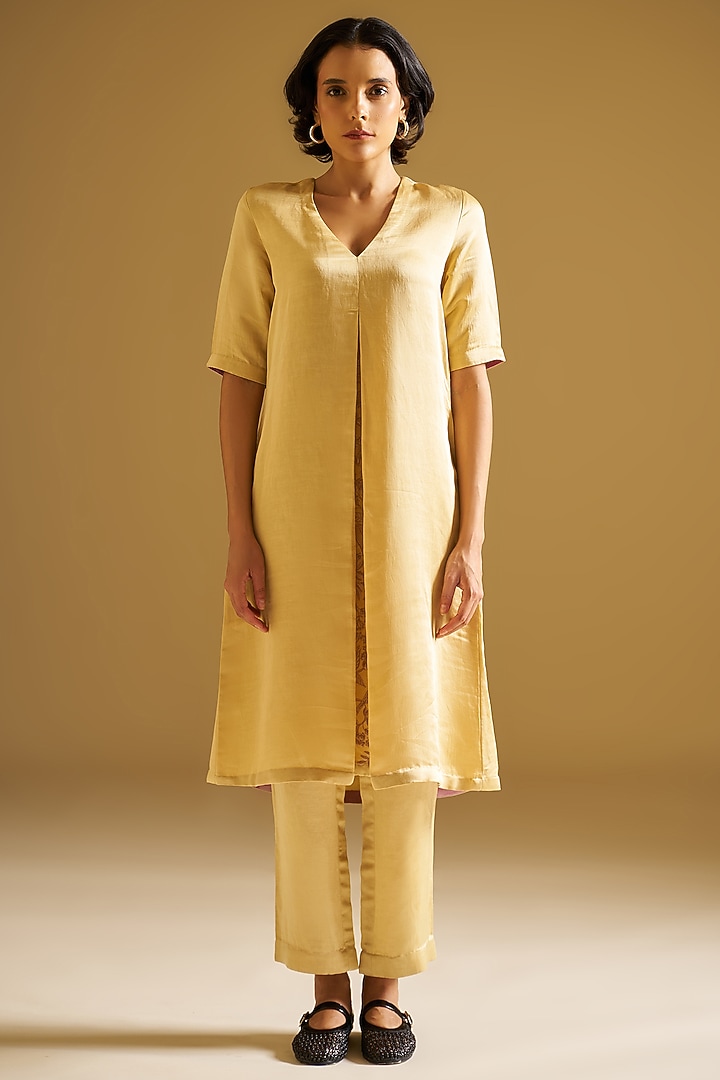 Muted Gold Silk Linen Floral Embroidered Kurta Set by Sitaraa at Pernia's Pop Up Shop