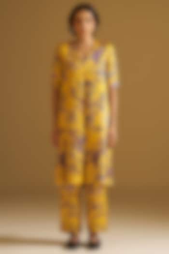 Mustard Silk Linen Printed Kurta Set by Sitaraa at Pernia's Pop Up Shop