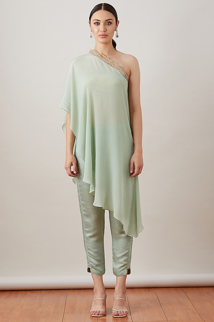 Sage Green Hand Embroidered Kurta Set by Sitaraa at Pernia's Pop Up Shop