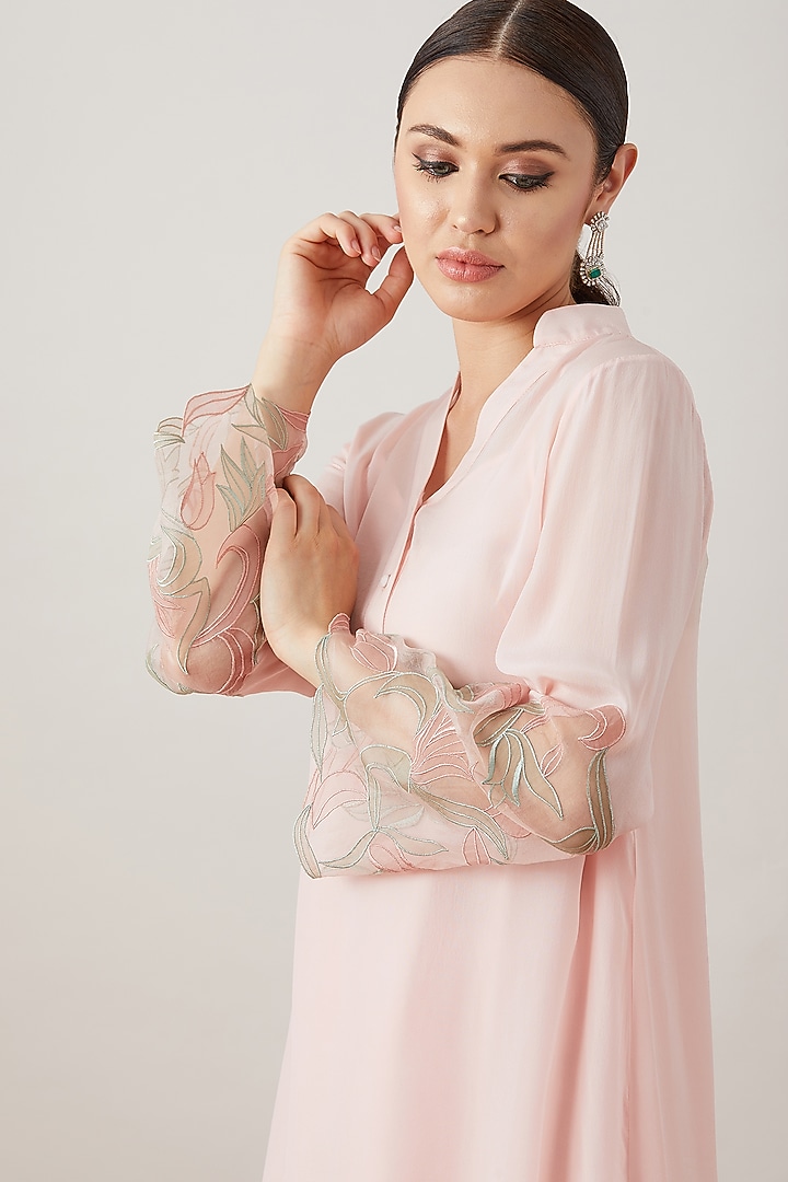 Icy Pink Embroidered Kurta Set by Sitaraa at Pernia's Pop Up Shop