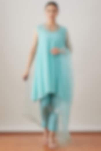 Aqua Embroidered Kurta Set by Sitaraa at Pernia's Pop Up Shop