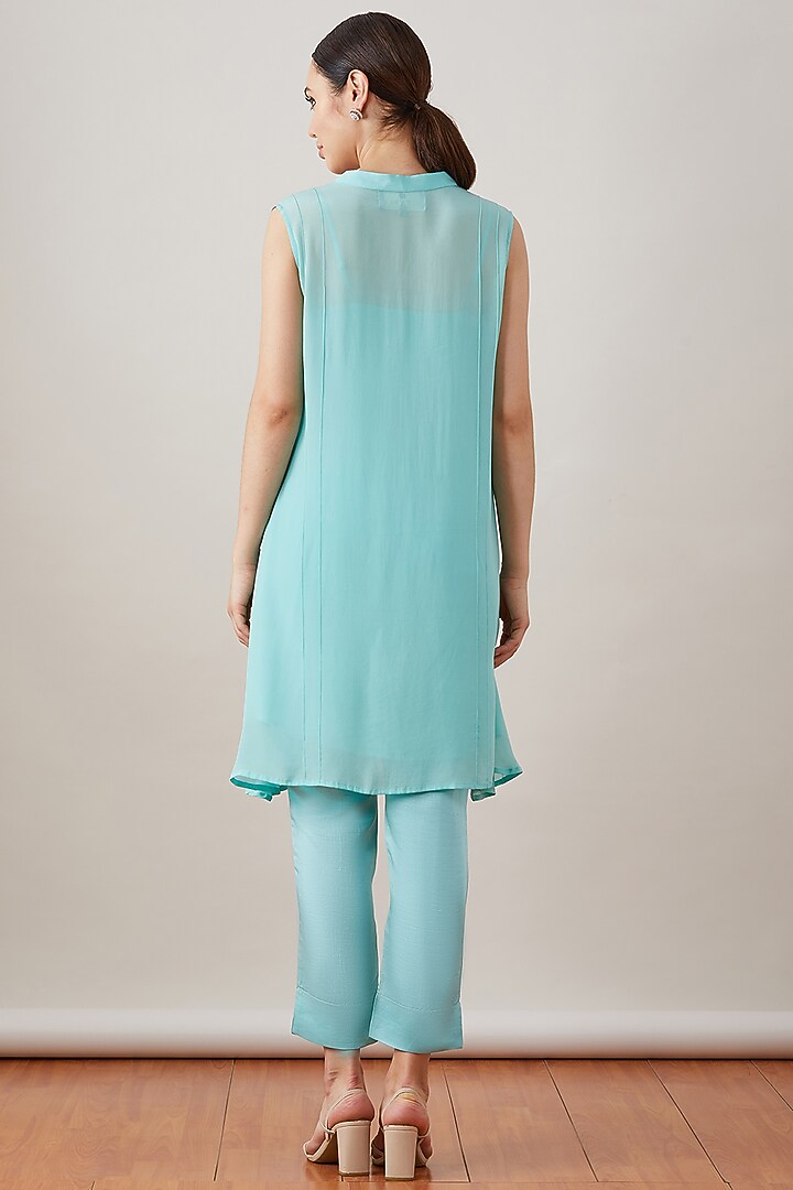 Aqua Embroidered Kurta Set by Sitaraa at Pernia's Pop Up Shop