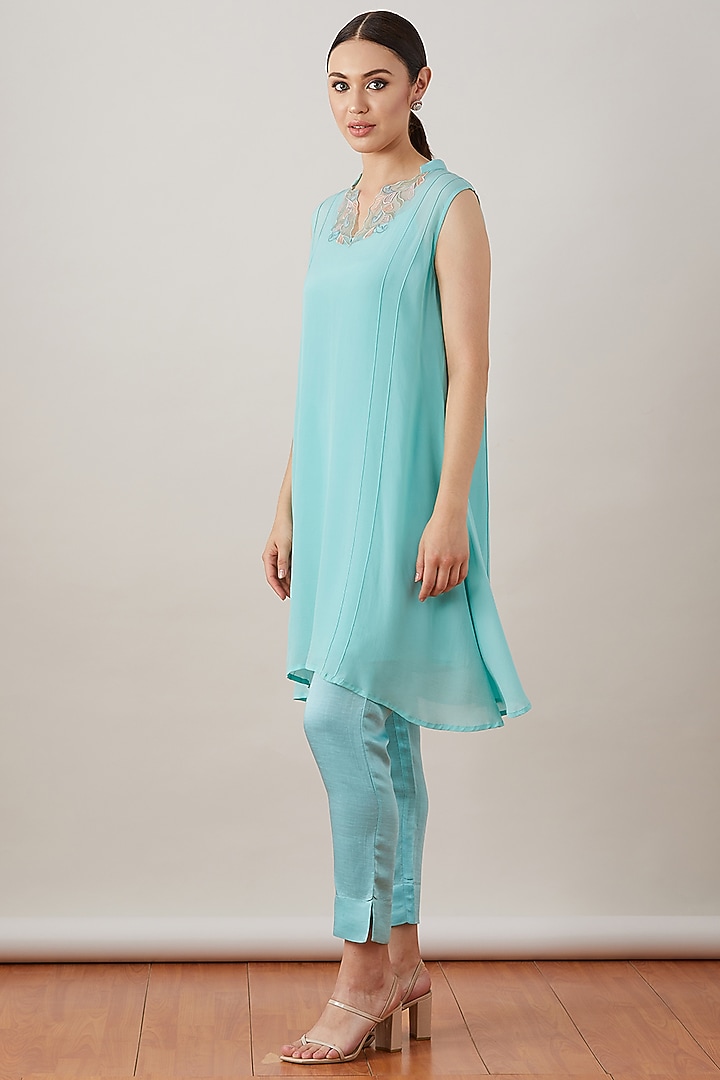 Aqua Embroidered Kurta Set by Sitaraa at Pernia's Pop Up Shop