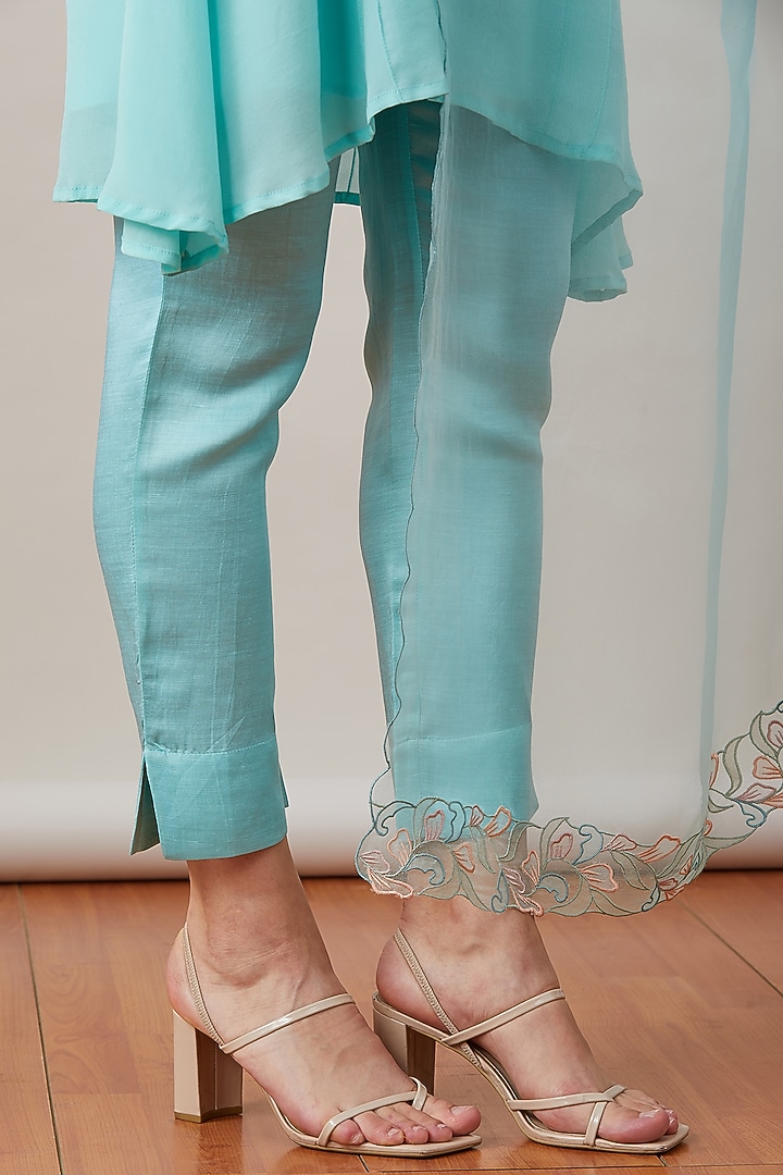Aqua Embroidered Kurta Set by Sitaraa at Pernia's Pop Up Shop