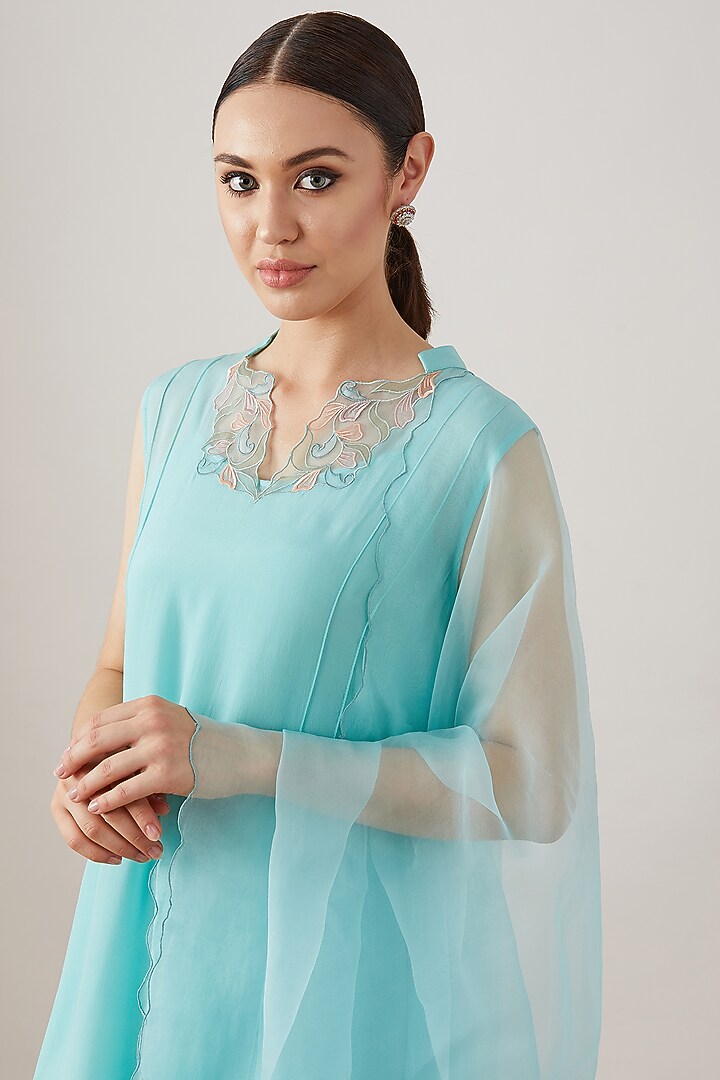 Aqua Embroidered Kurta Set by Sitaraa at Pernia's Pop Up Shop