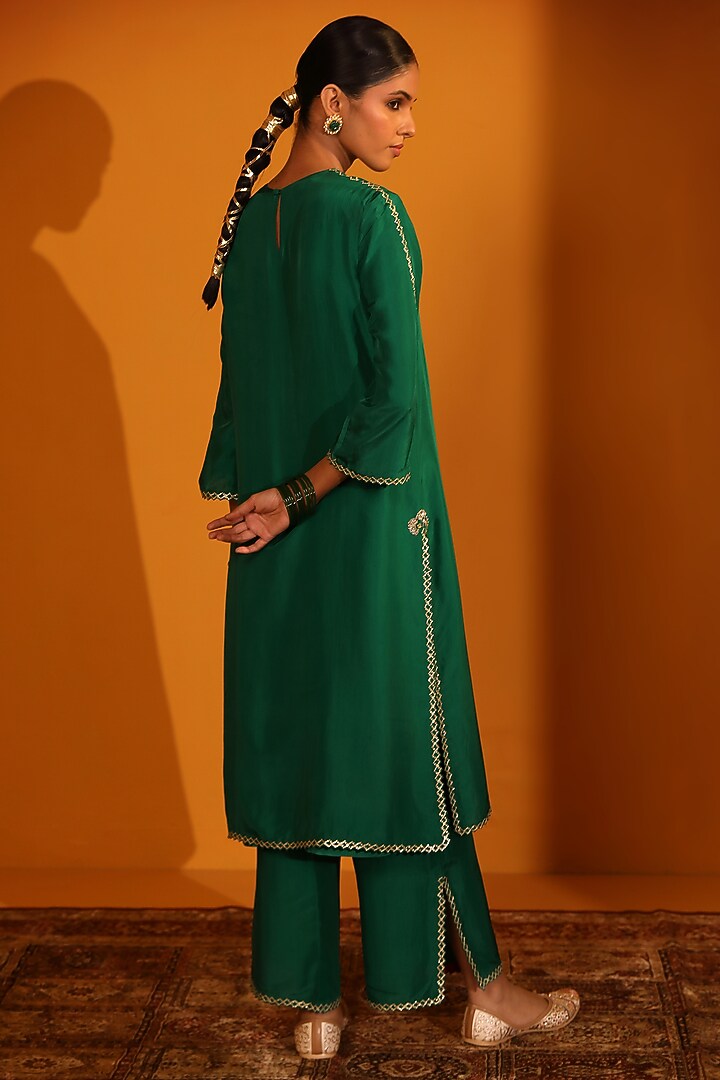 Emerald Green Habutai Silk Kurta Set by Sitaraa at Pernia's Pop Up Shop