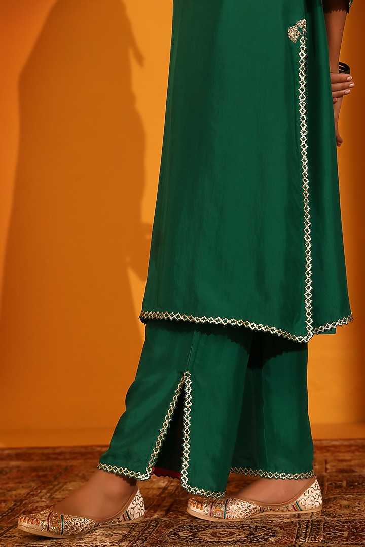 Emerald Green Habutai Silk Kurta Set by Sitaraa at Pernia's Pop Up Shop
