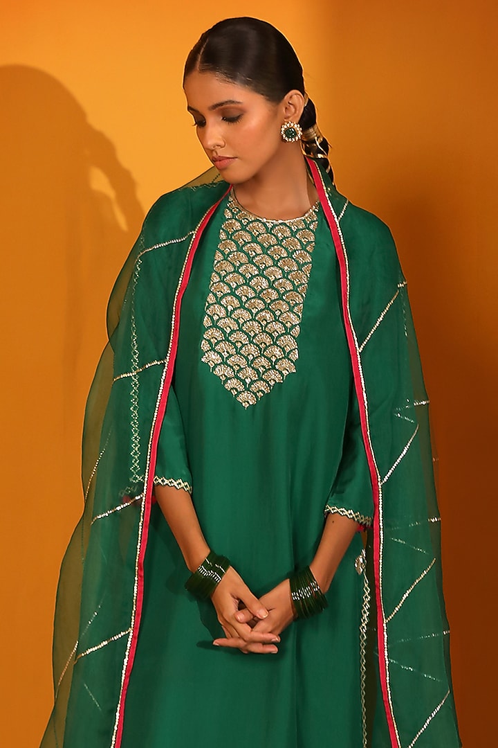 Emerald Green Habutai Silk Kurta Set by Sitaraa at Pernia's Pop Up Shop