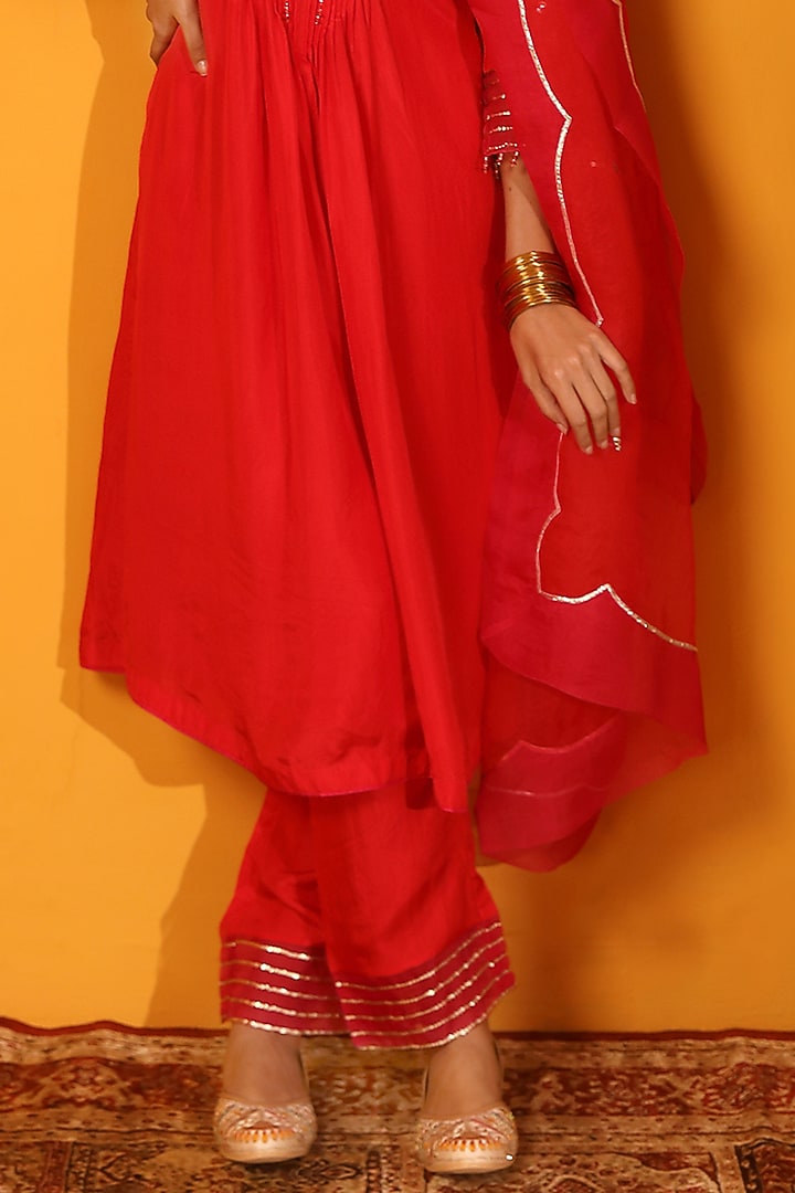 Red Chanderi SIlk Kurta Set by Sitaraa at Pernia's Pop Up Shop