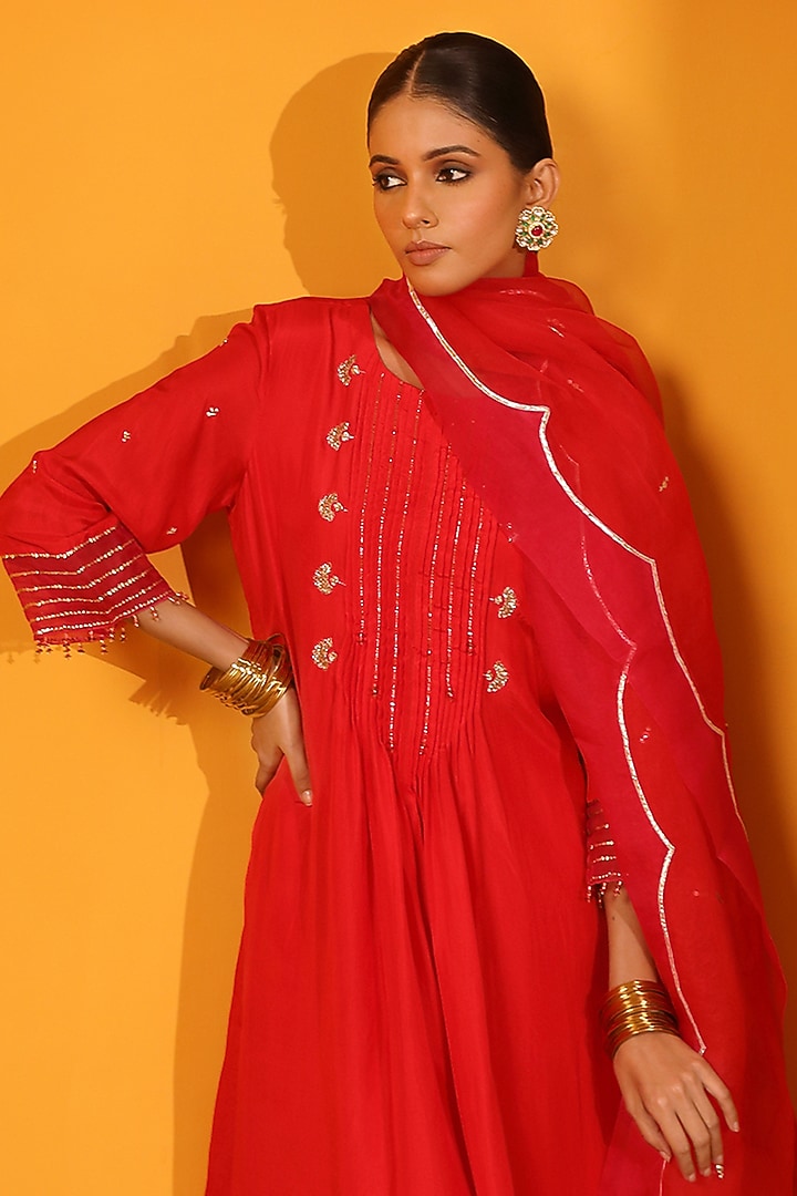 Red Chanderi SIlk Kurta Set by Sitaraa at Pernia's Pop Up Shop