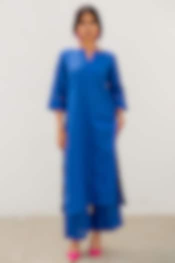 Blue Linen Linen Thread Embroidered Straight Kurta by Silai Studio at Pernia's Pop Up Shop