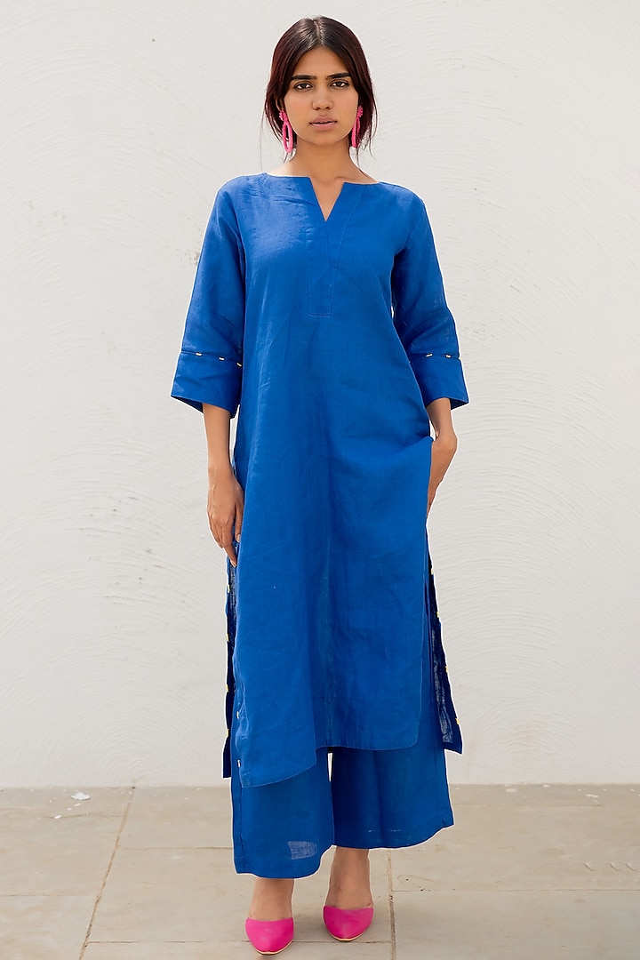 Blue Linen Linen Thread Embroidered Straight Kurta by Silai Studio at Pernia's Pop Up Shop