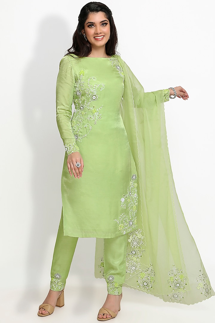 Leaf Green Hand Embroidered Kurta Set by Sanjana Thakur at Pernia's Pop Up Shop