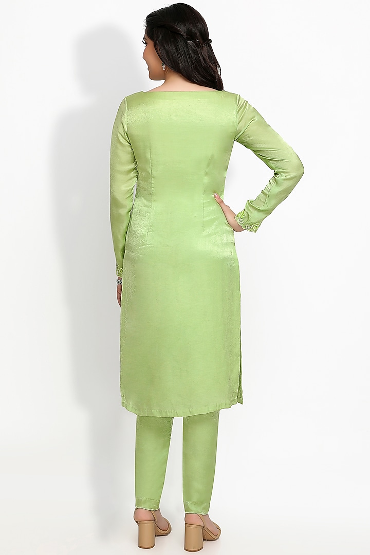 Leaf Green Hand Embroidered Kurta Set by Sanjana Thakur at Pernia's Pop Up Shop