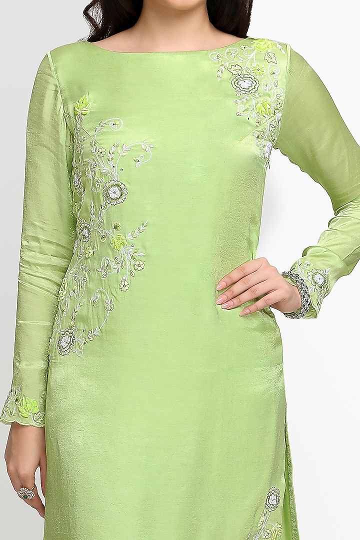 Leaf Green Hand Embroidered Kurta Set by Sanjana Thakur at Pernia's Pop Up Shop