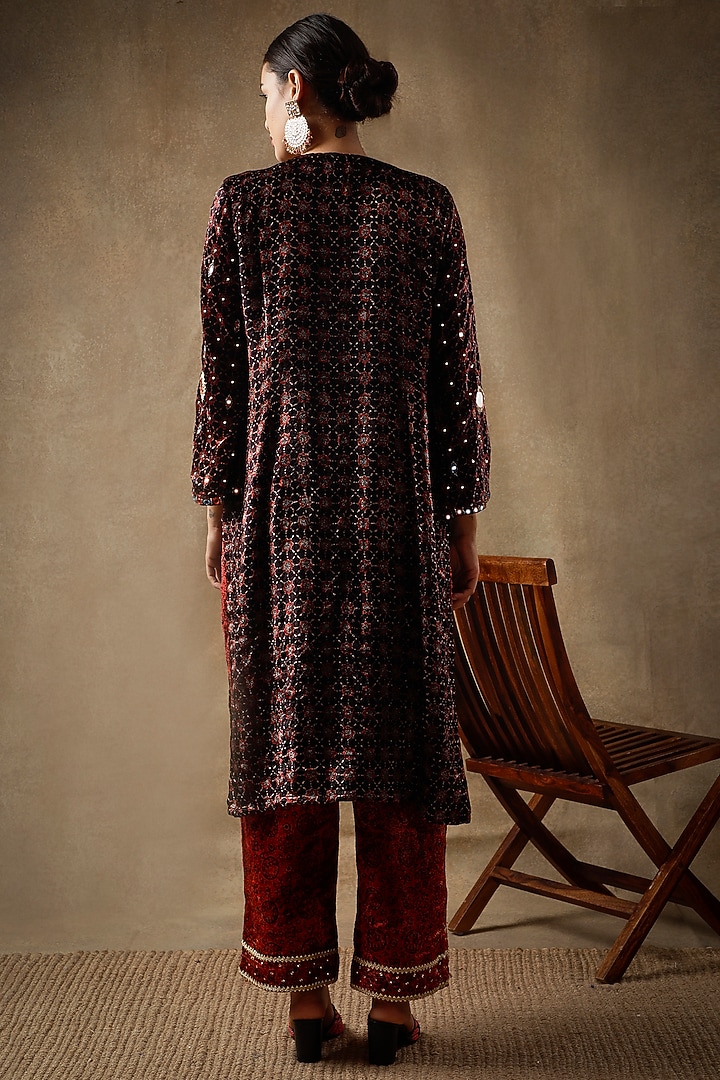 Black Velvet Resham Embroidered & Printed Kurta Set by Sheeshakari at Pernia's Pop Up Shop