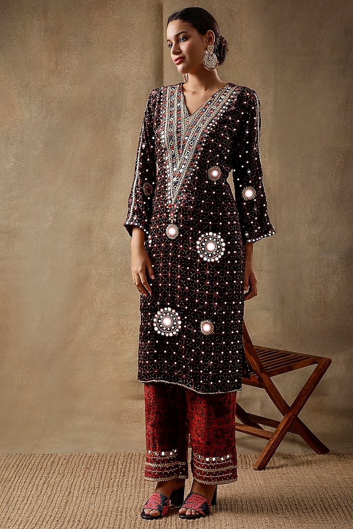 Black Velvet Resham Embroidered & Printed Kurta Set by Sheeshakari at Pernia's Pop Up Shop