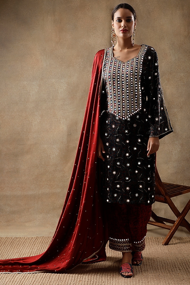 Sapphire Blue Velvet Hand Embroidered & Printed Kurta Set by Sheeshakari at Pernia's Pop Up Shop