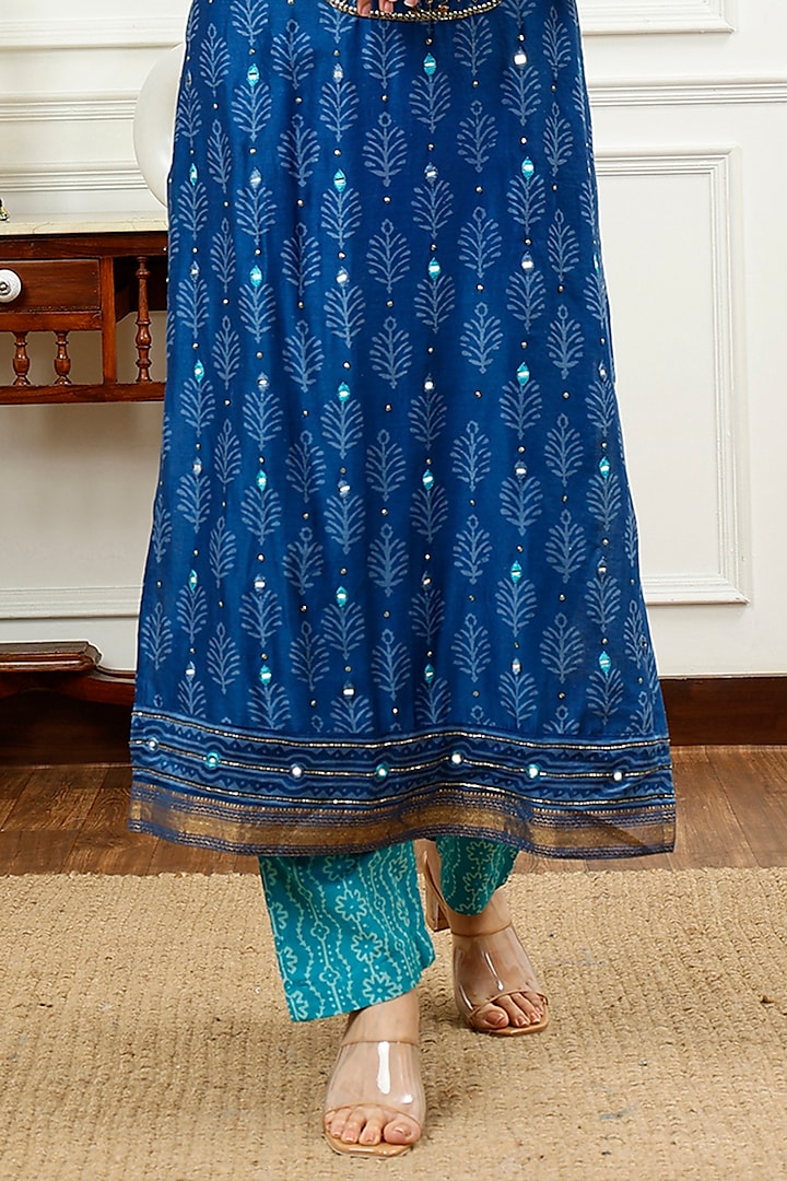 Blue Chanderi Silk Hand Embroidered Kurta Set by Sheeshakari at Pernia's Pop Up Shop