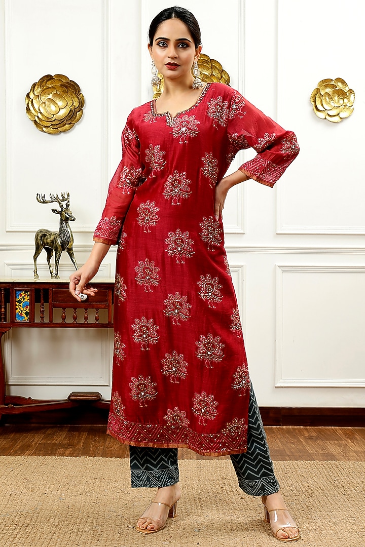 Burgundy Chanderi Silk Hand Embroidered Kurta Set by Sheeshakari at Pernia's Pop Up Shop