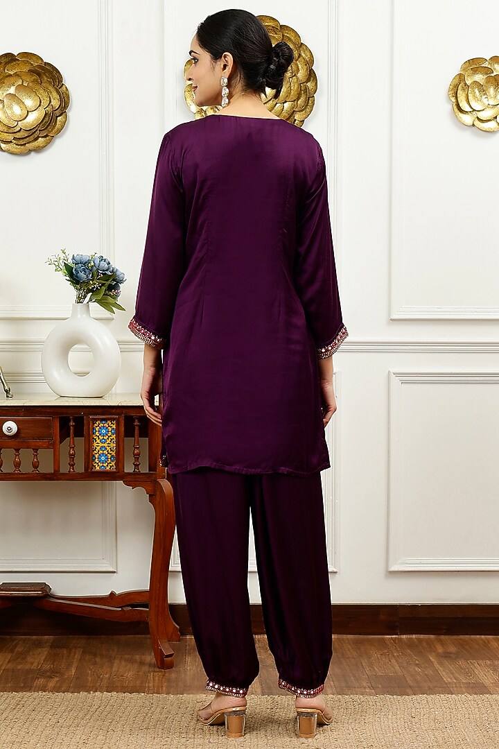 Purple Silk Hand Embroidered Kurta Set by Sheeshakari at Pernia's Pop Up Shop