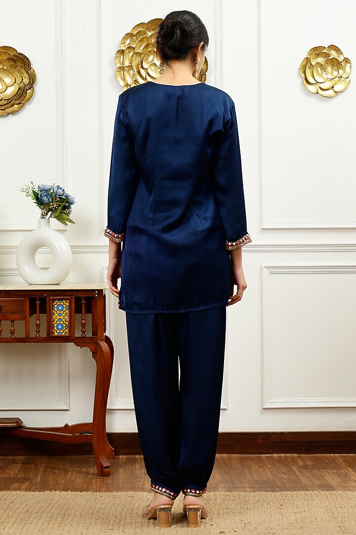 Royal Blue Silk Hand Embroidered Kurta Set by Sheeshakari at Pernia's Pop Up Shop