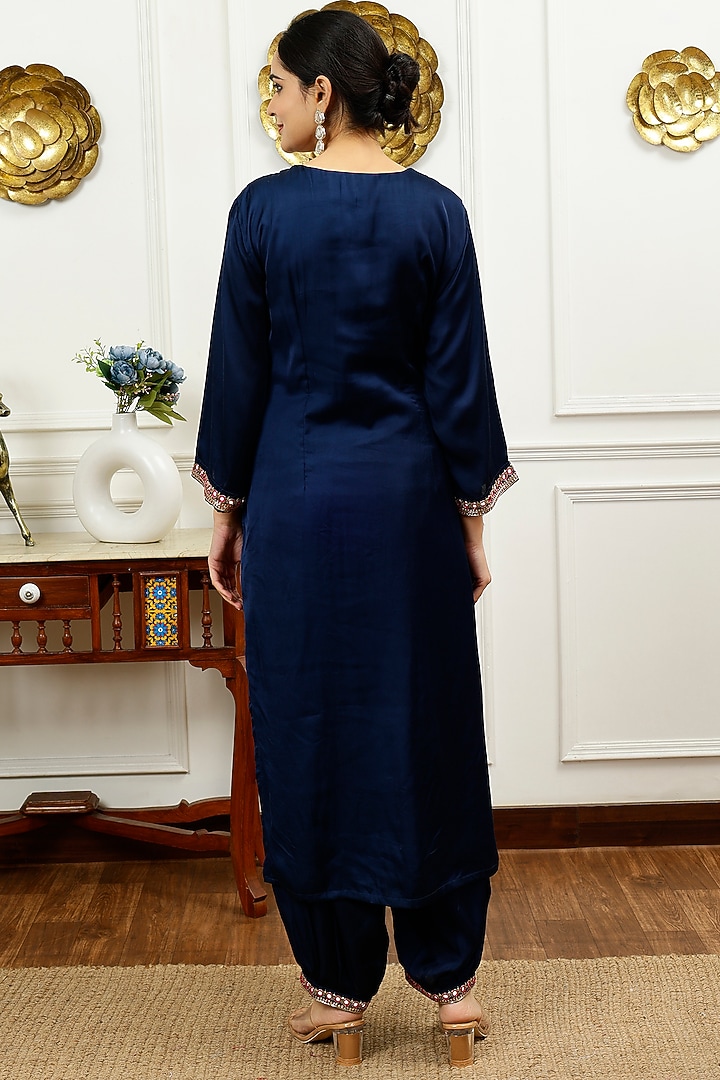 Blue Silk Hand Embroidered Kurta Set by Sheeshakari at Pernia's Pop Up Shop