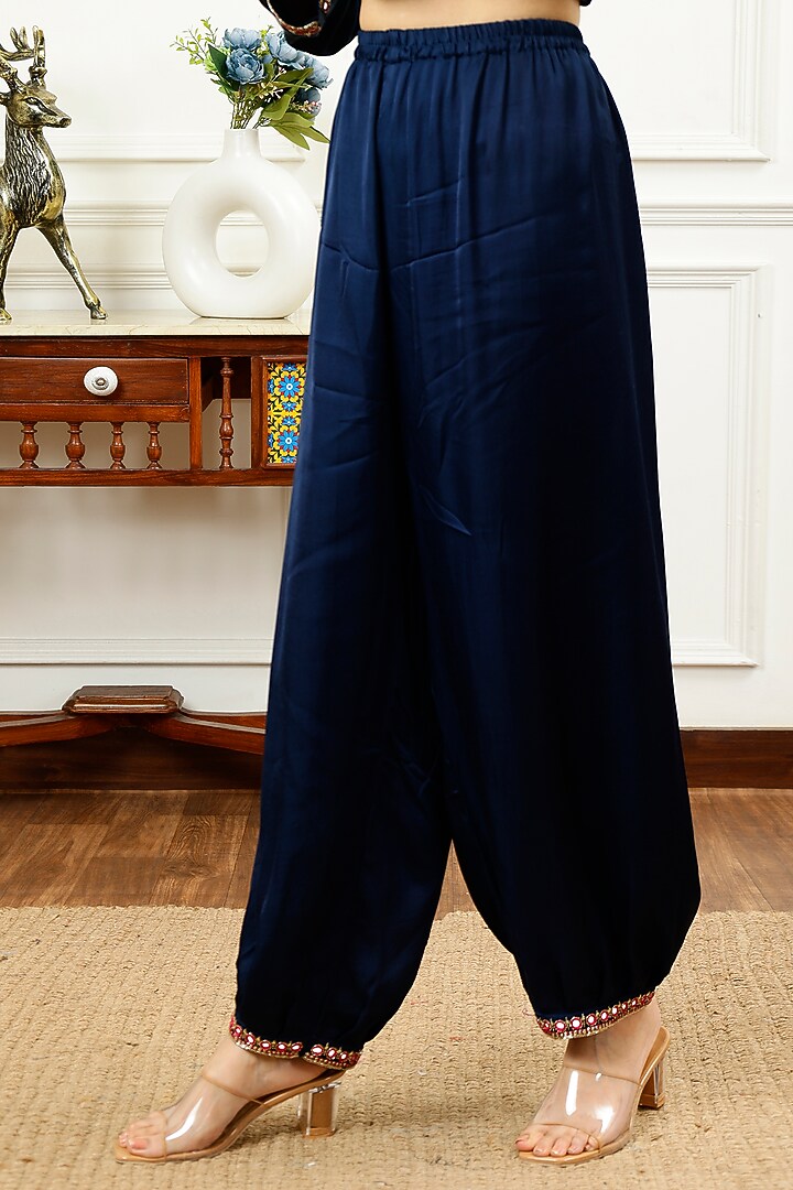 Blue Silk Hand Embroidered Kurta Set by Sheeshakari at Pernia's Pop Up Shop