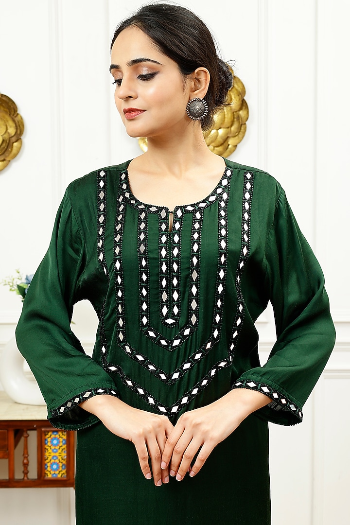 Green Silk Hand Embroidered Kurta Set by Sheeshakari at Pernia's Pop Up Shop