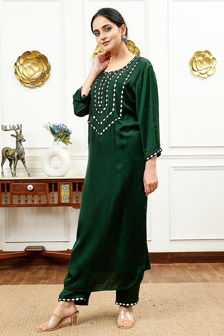 Green Silk Hand Embroidered Kurta Set by Sheeshakari at Pernia's Pop Up Shop