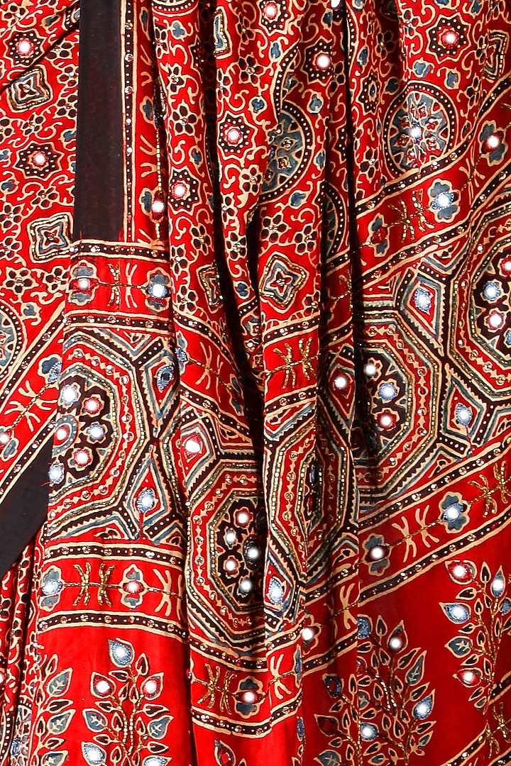 Red Silk Tikki Handwork Reception Saree Set by Sheeshakari at Pernia's Pop Up Shop