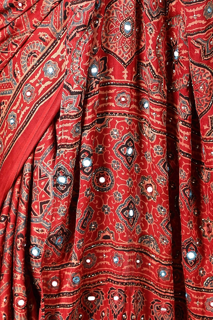 Red Silk Zari Embroidered Reception Saree Set by Sheeshakari at Pernia's Pop Up Shop