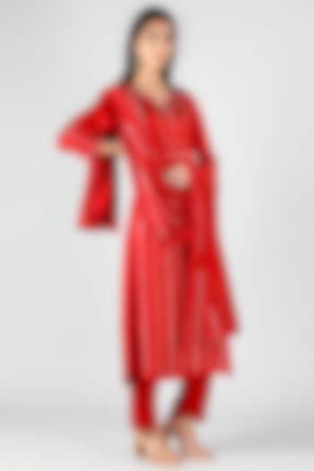 Crimson Red Silk Hand Embroidered Kurta Set by Sheeshakari at Pernia's Pop Up Shop