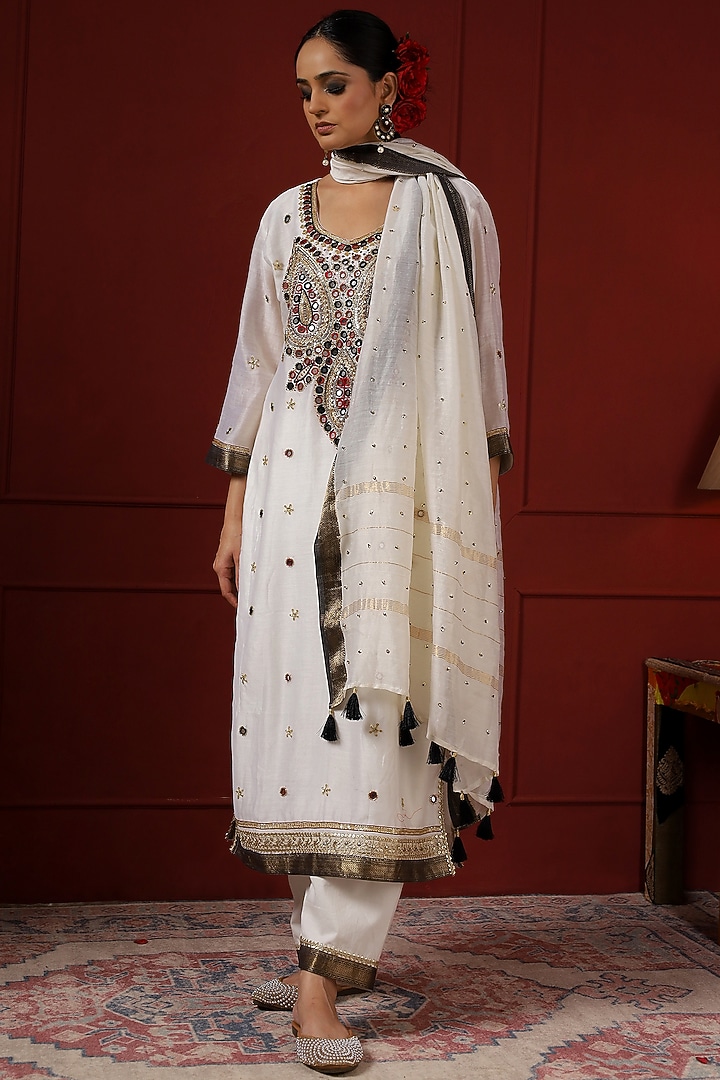 White Silk Hand Embroidered Kurta Set by Sheeshakari at Pernia's Pop Up Shop