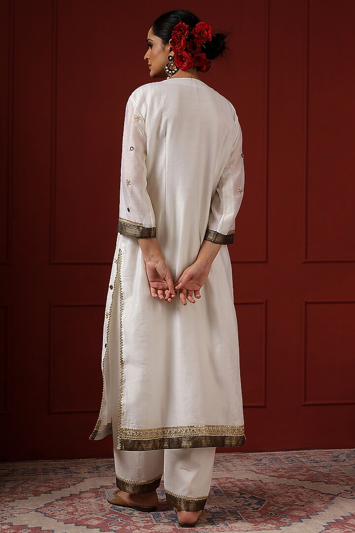 White Silk Hand Embroidered Kurta Set by Sheeshakari at Pernia's Pop Up Shop