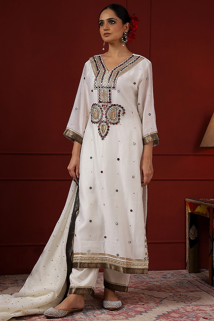White Silk Hand Embroidered Kurta Set by Sheeshakari at Pernia's Pop Up Shop