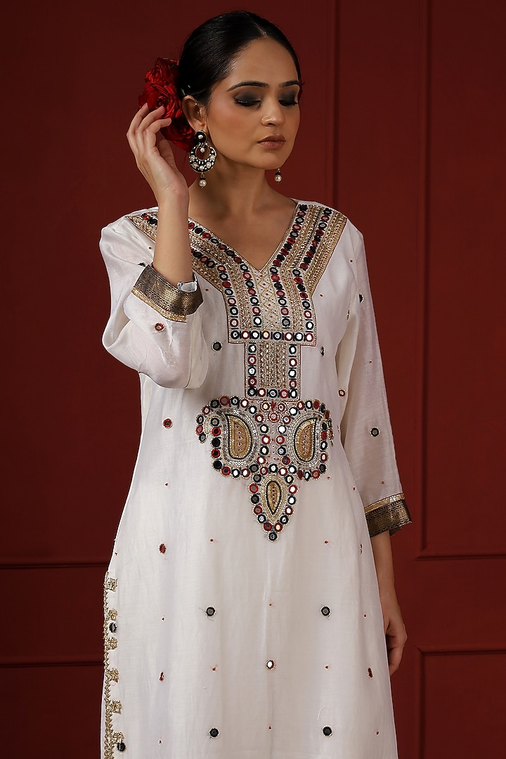 White Silk Hand Embroidered Kurta Set by Sheeshakari at Pernia's Pop Up Shop