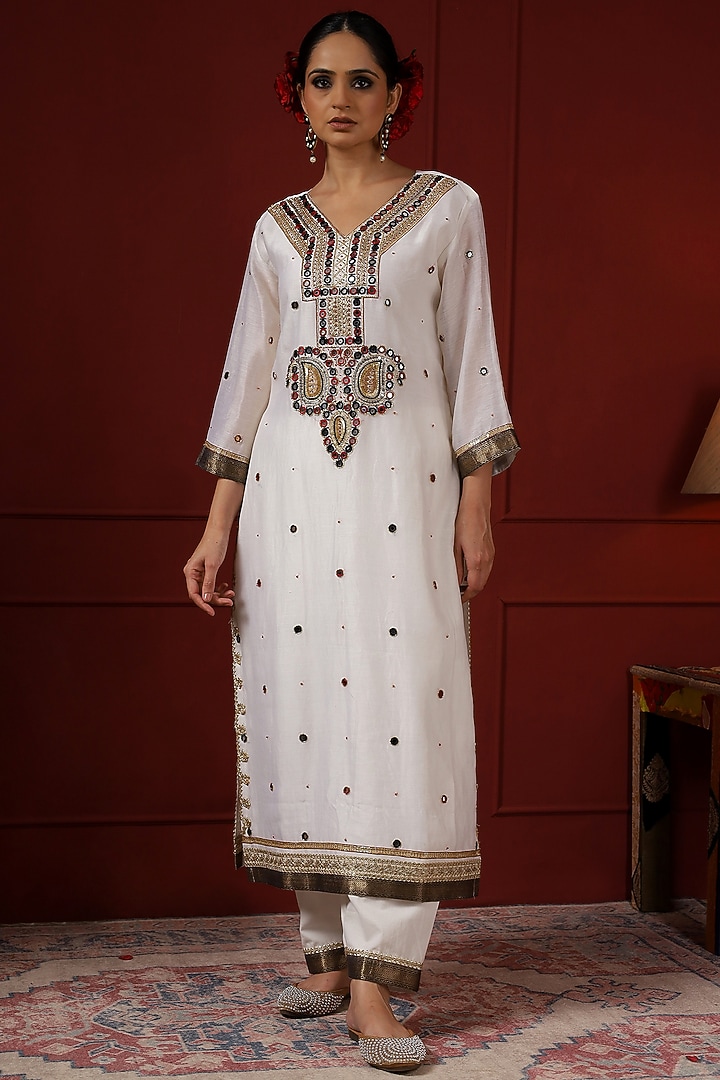White Silk Hand Embroidered Kurta Set by Sheeshakari at Pernia's Pop Up Shop