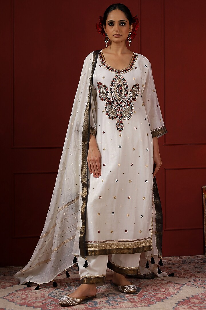 White Silk Hand Embroidered Kurta Set by Sheeshakari at Pernia's Pop Up Shop