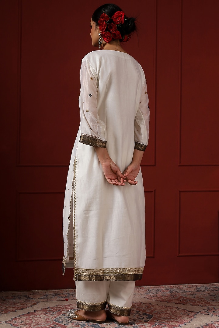 White Silk Hand Embroidered Kurta Set by Sheeshakari at Pernia's Pop Up Shop