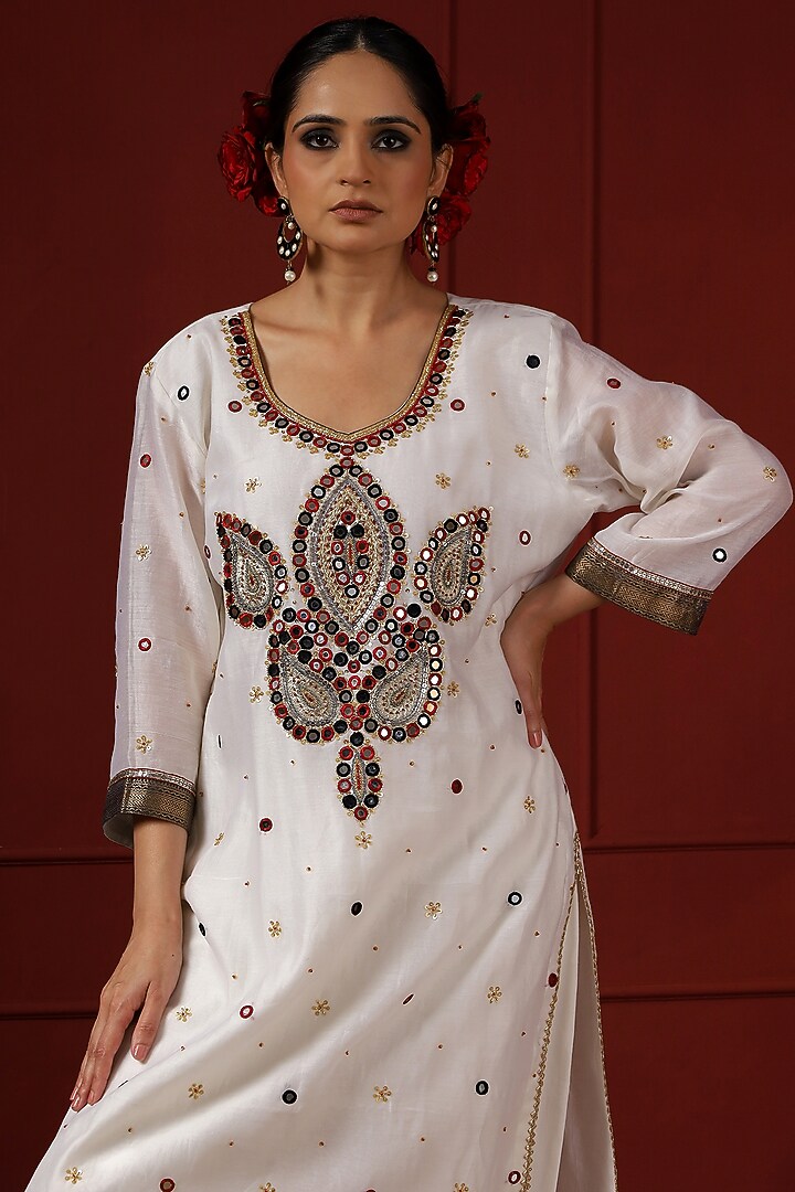 White Silk Hand Embroidered Kurta Set by Sheeshakari at Pernia's Pop Up Shop