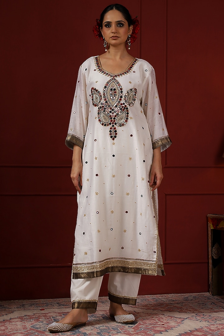White Silk Hand Embroidered Kurta Set by Sheeshakari at Pernia's Pop Up Shop