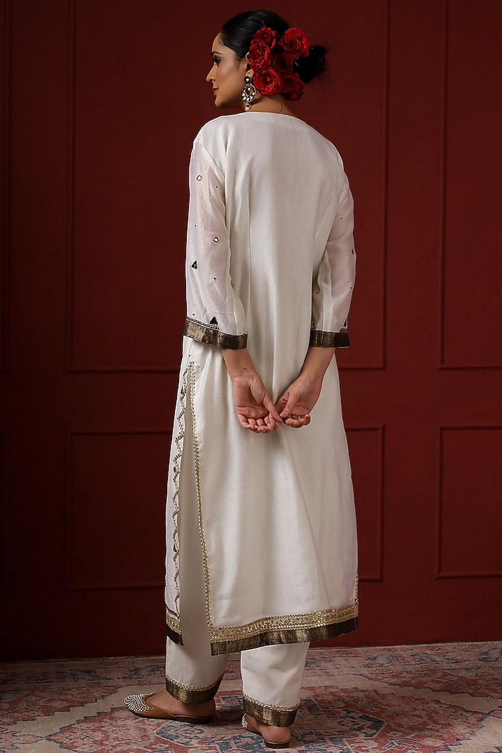 White Silk Hand Embroidered Kurta Set by Sheeshakari at Pernia's Pop Up Shop