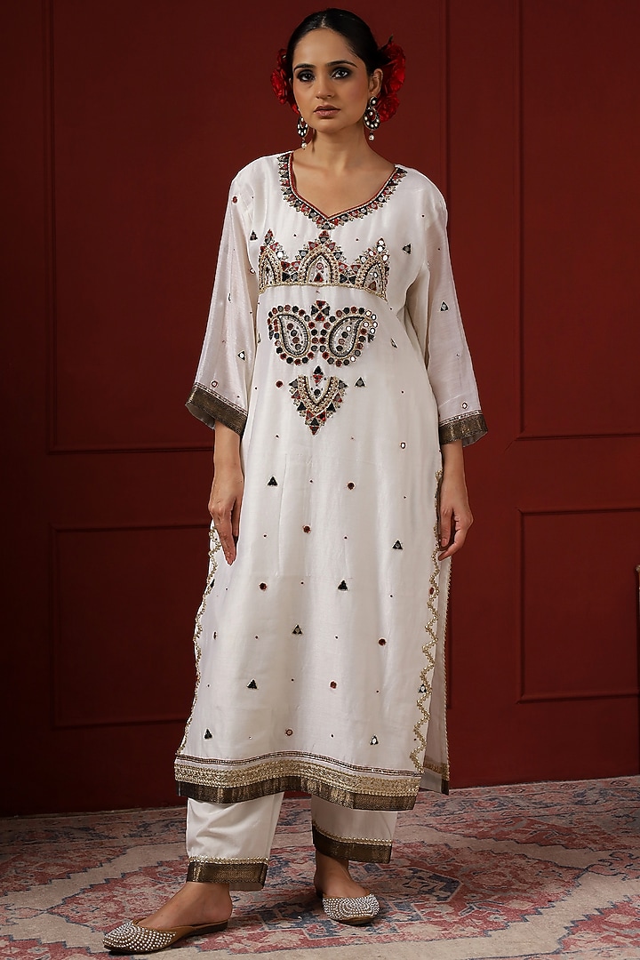 White Silk Hand Embroidered Kurta Set by Sheeshakari at Pernia's Pop Up Shop