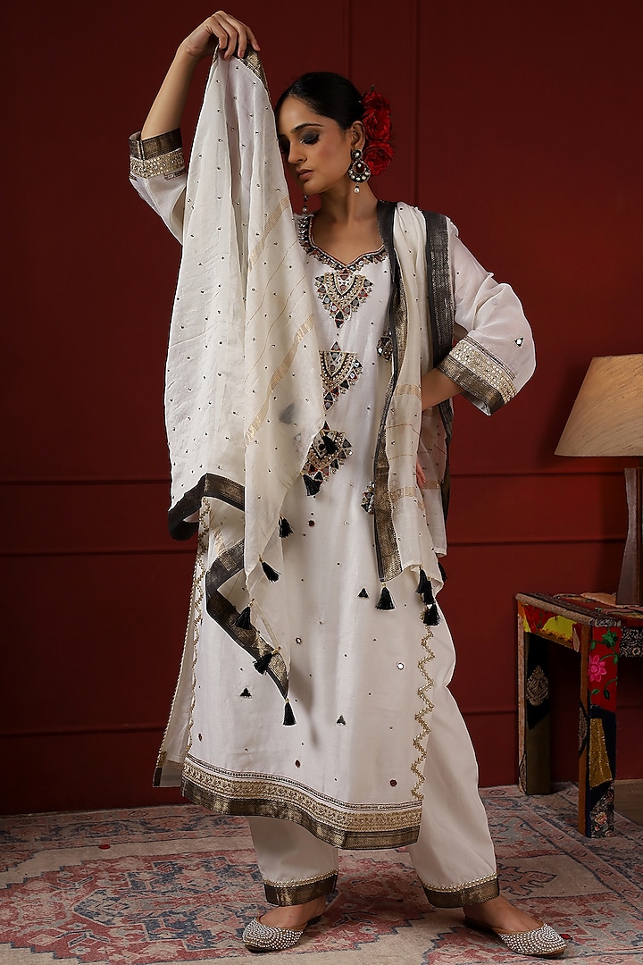 White Silk Hand Embroidered Kurta Set by Sheeshakari at Pernia's Pop Up Shop