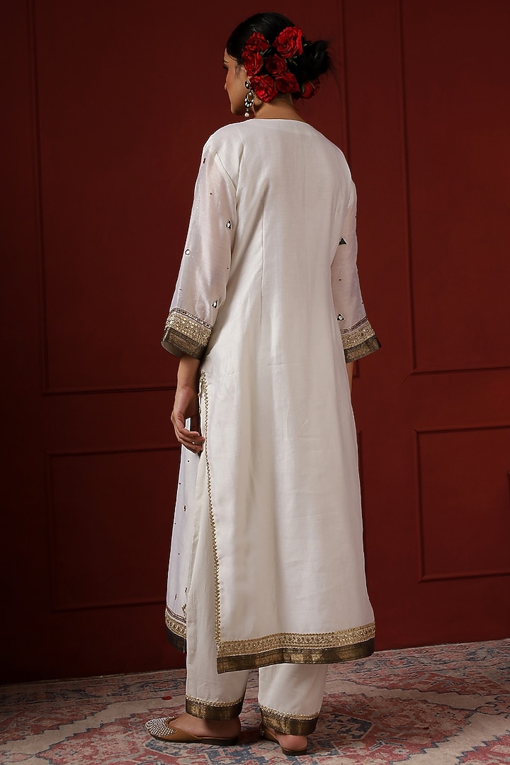 White Silk Hand Embroidered Kurta Set by Sheeshakari at Pernia's Pop Up Shop